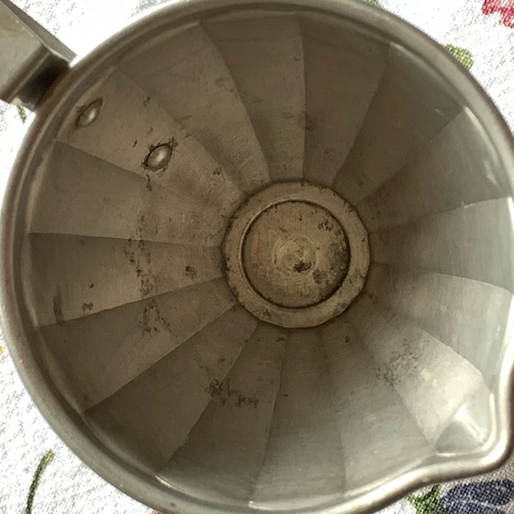 Vintage Aluminum Sugar and Creamer / Aluminum Set. - Picture 11 of 17